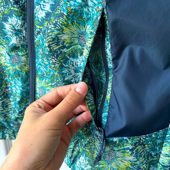 Women’s Columbia Windbreaker Jacket - Picture 7 of 7